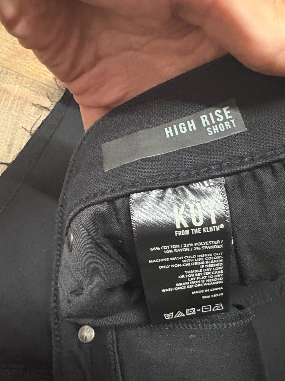 NWT Kut From The Kloth Black High Rise Shorts Size 12 - Picture 3 of 4